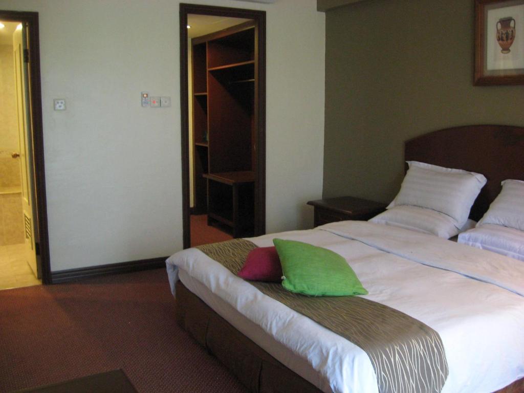 Casuarina Hotel Кота-Кінабалу Номер фото